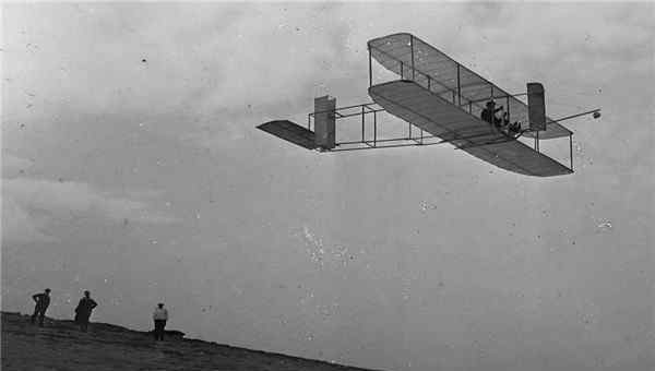 飞机的发明者是谁 飞机发明者是谁 飞机发明经历了哪些过程