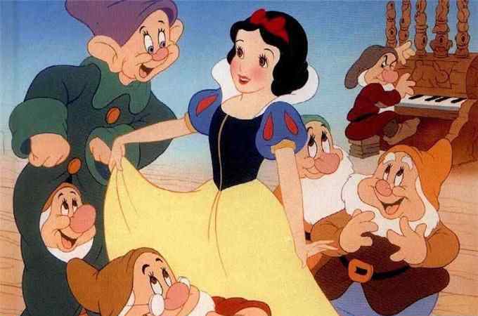 白雪公主故事原文 《白雪公主》的故事出自格林童话 它的原型故事是什么样